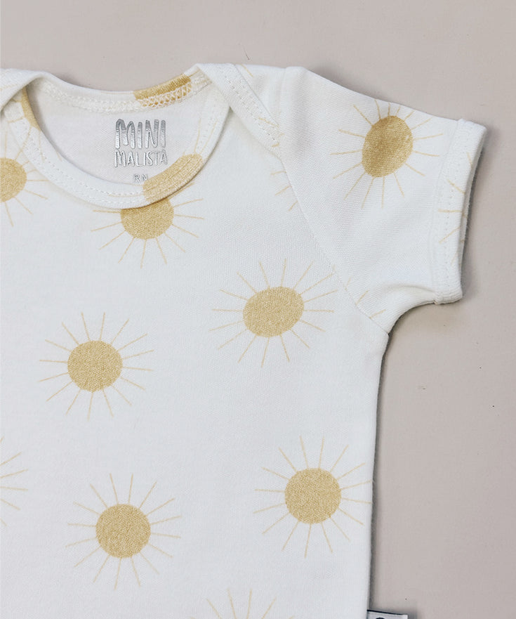 Body-de-bebe-manga-curta-unissex-menina-neutro-solar-sol-sois-amarelo-e-branco-bebe-verao-2_f2bead2a-7d2b-4739-a151-83c7eca11bfc.jpg