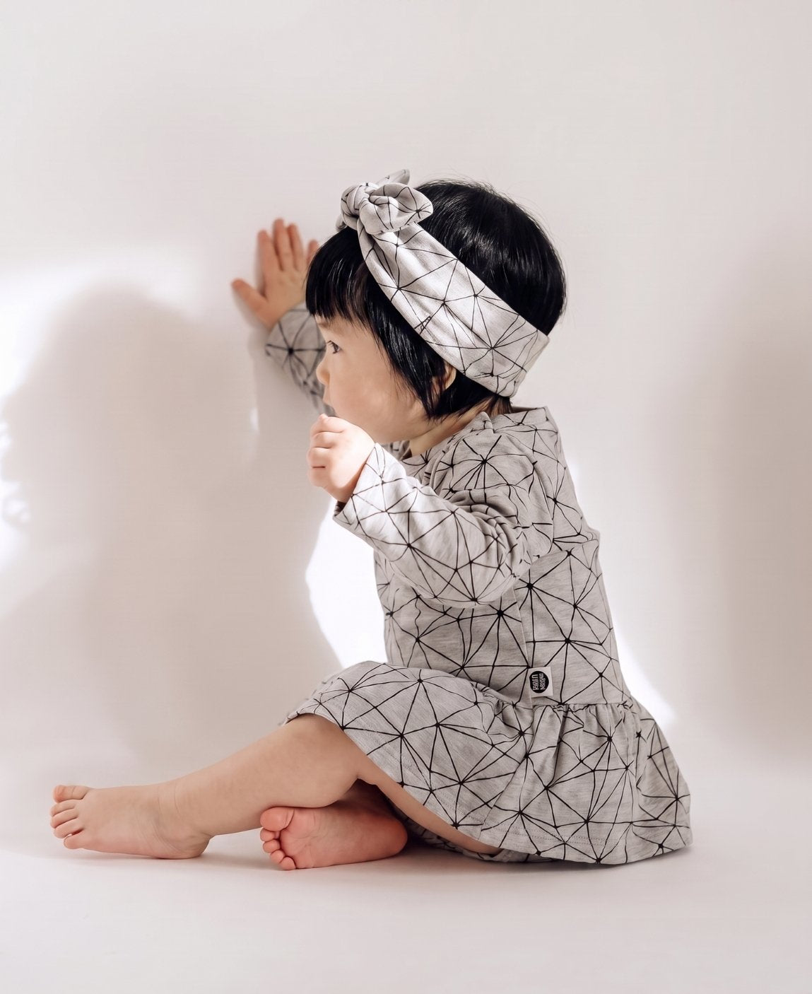 Body-Vestido de Bebê Manga Longa em malha mescla cinza — estampa Satellite Coleção Starry Night MiniMalista Baby, algodão com políéster, look neutro moda bebê menina inverno