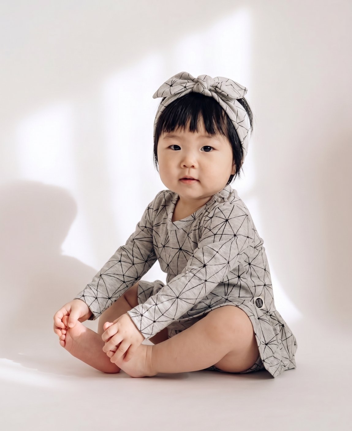 Body-Vestido Bebê Manga Longa em malha mescla estampa Satellite — Coleção Starry Night MiniMalista Baby, moda bebê menina inverno com faixinha coordenada