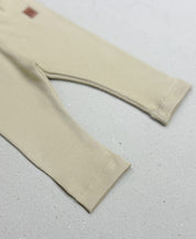 Calça Slim Canelada Liso Avelã vestida - bebê e criança em avelã quentinho - modelagem slim elástica que abraça sem apertar - MiniMalista Baby