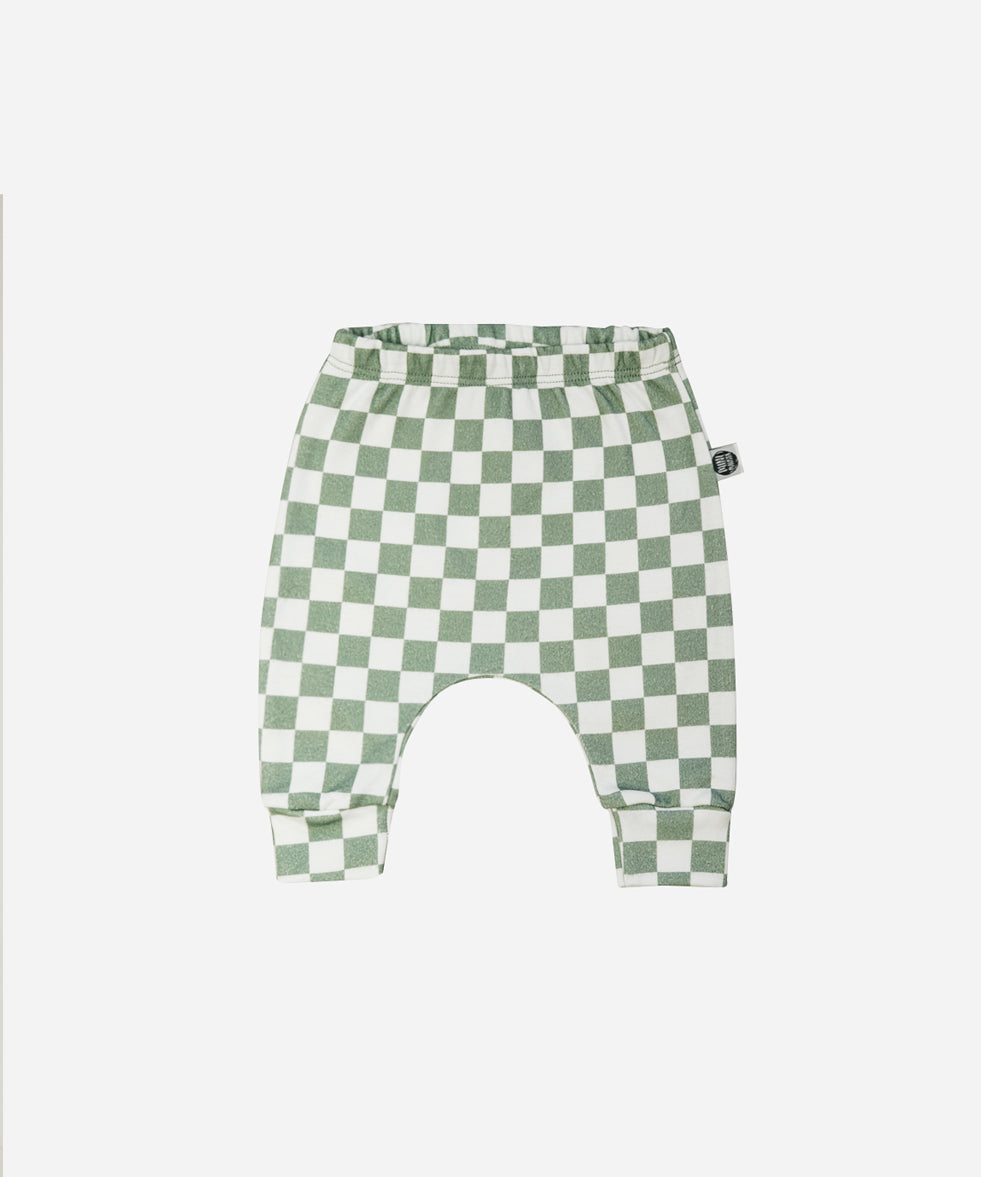 Calca-harem-bebe-minimalista-menino-xadrez-verde-racer-verde-verao.jpg