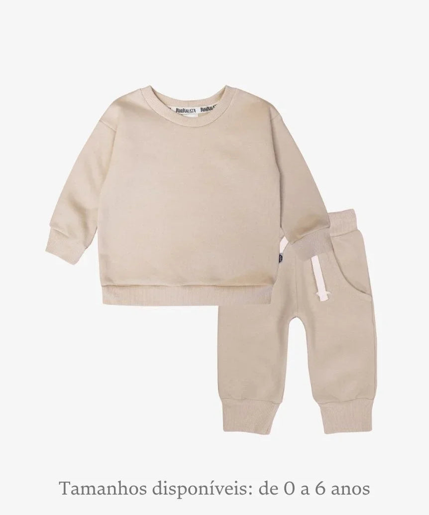 MiniMalista Conjunto Moletom Infantil Algodão em Bege Claro. Moletom + calça 100% algodão peluciado da mesma cor, look pronto para bebê e criança, unissex menino e menina, do bebê de 0-3 meses aos 5-6 anos.