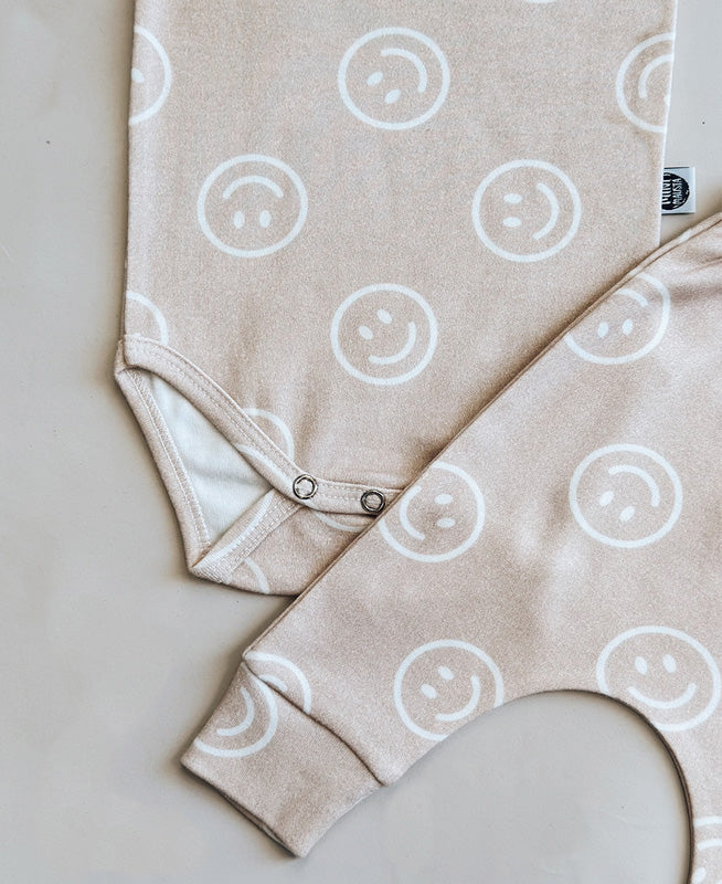 Conjunto Body Manga Curta e Calça Bebê Unissex | Smiley