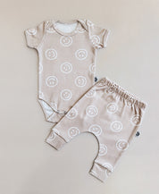 Conjunto Body Manga Curta e Calça Bebê Unissex | Smiley