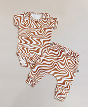 Conjunto Body Manga Curta e Calça Bebê Unissex | Swirl