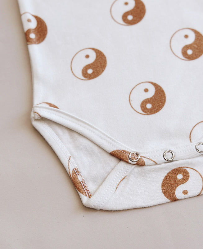 Conjunto Body Manga Curta e Calça Bebê Unissex | Yin Yang