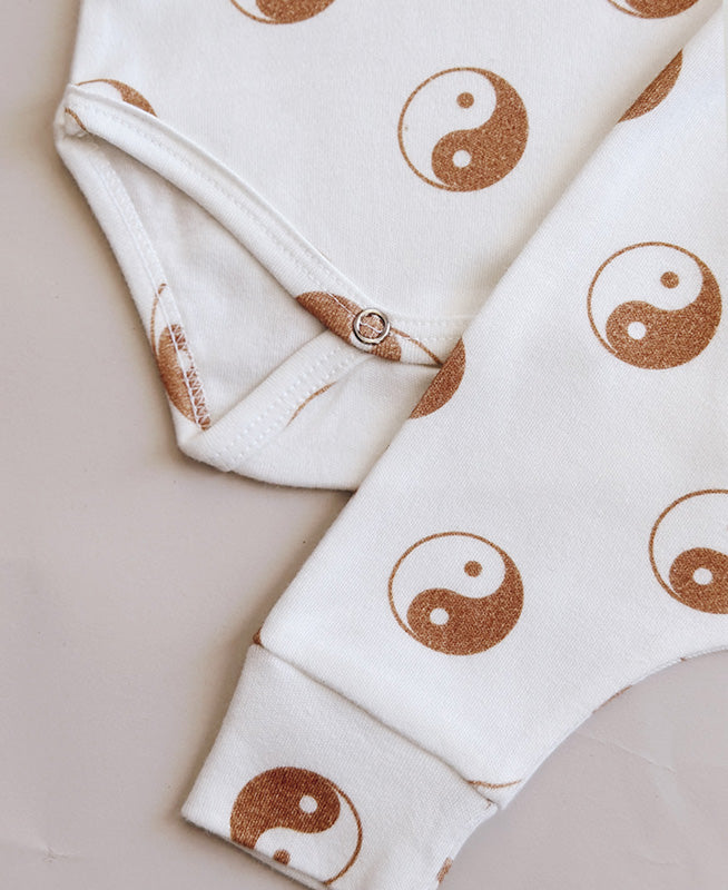 Conjunto Body Manga Curta e Calça Bebê Unissex | Yin Yang