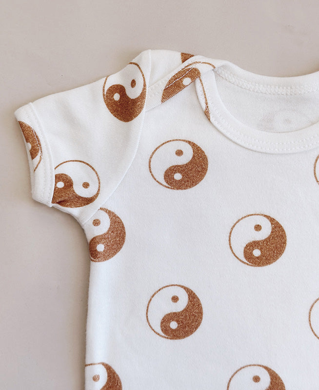 Conjunto Body Manga Curta e Calça Bebê Unissex | Yin Yang