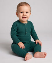 Conjunto Body + Calça Canelada Bebê Deep Green MiniMalista — vista alternativa do look coordenado unissex, verde escuro profundo em algodão canelado macio antialérgico.