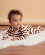 Conjunto Body + Calça Canelada Bebê Listras Caramelo MiniMalista Baby — vista alternativa do look coordenado unissex, malha 100% algodão canelado que respira e agasalha, do RN aos 18-24 meses.
