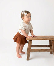 Conjunto Bebê Menina Verão Camiseta + Saia + Laço | Chocolate e Beach