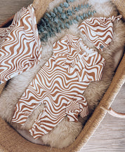 Kit Presente Saída de Maternidade Bebê 4 peças | Swirl - Com Caixa Presente