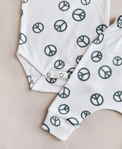Conjunto Body Manga Curta e Calça Bebê Unissex | Peace and Love
