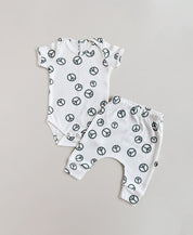 Conjunto Body Manga Curta e Calça Bebê Unissex | Peace and Love