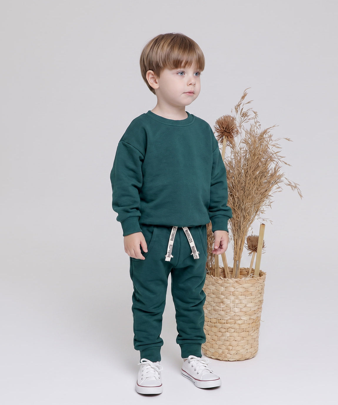 Conjunto-menino-bebe-moletom-liso-verde-escuro-deep-green-minimalista-algodao-3.jpg