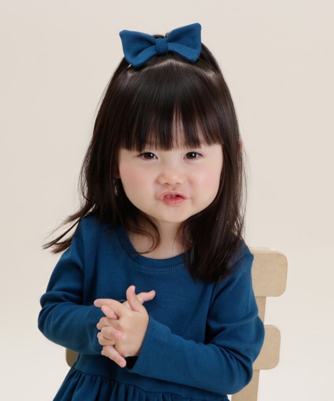 Vestido Manga Longa Infantil Menina Azul Sky com cintura marcada, saia franzida e Laço coordenado — malha quentinha em Algodão Egípcio Safra Premium, MiniMalista Baby moda infantil menina