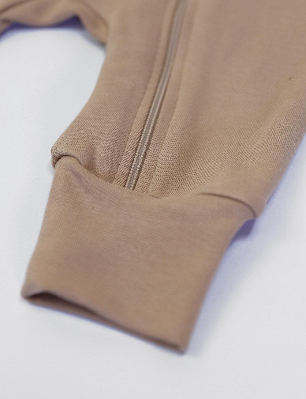 Macacão de Bebê Ziper com opção de Pezinho | Liso Cinnamon