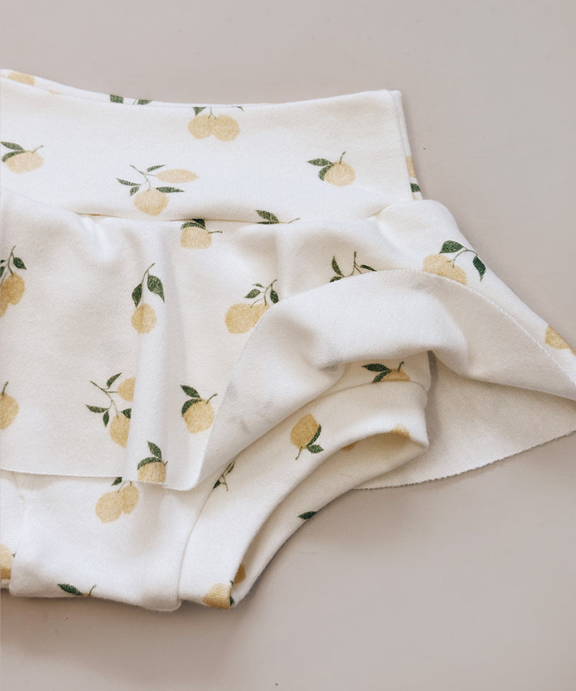 Saia-boomies-com-shorts-bebe-menina-minimalista-baby-limone-limoes-limaozinhos-2.jpg