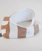 Babador Bandana Unissex | Listras Diagonais Bege - MiniMalista Baby - 0.3, b2b, Baby, black-friday, com-desconto-mm10, Meia Estação, Menino, Neutro, new, Unissex -bebê-minimalista-estiloso