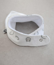 Babador Bandana Unissex | Lucky - MiniMalista Baby - 0.3, b2b, Baby, black-friday, com-desconto-mm10, Meia Estação, Menino, new -bebê-minimalista-estiloso