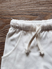 Bermuda Cargo Infantil Unissex MiniMalista | Liso Branco Off - MiniMalista Baby - 0, Ano Novo, anonovo, b2b, Calor, com-desconto-mm10, Kids, Menino, Neutro, new, Reveillon, tab-tam-shorts-cargo, Unissex, Verão -bebê-minimalista-estiloso