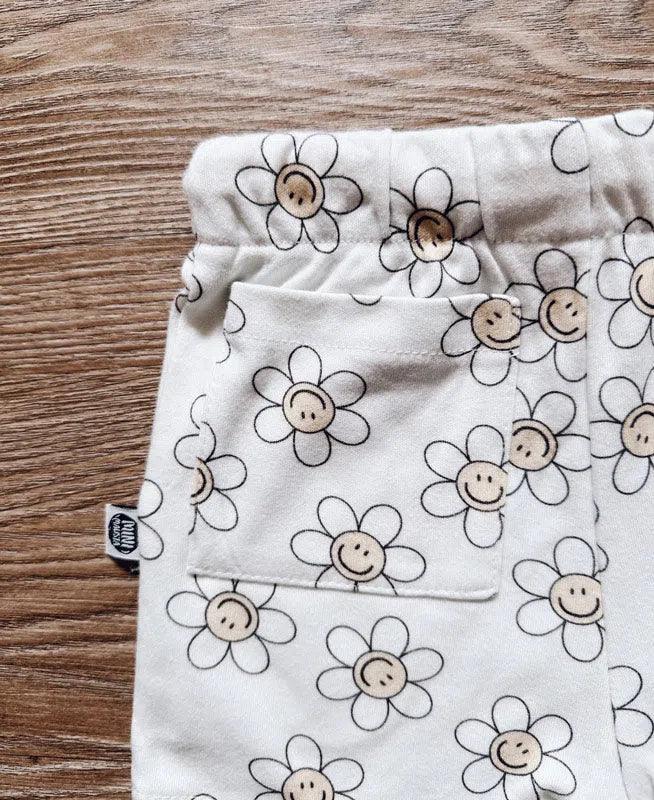 Bermuda Cargo Infantil Unissex | Flower Power - MiniMalista Baby - 0.4, Ano Novo, b2b, black-friday, Calor, com-desconto-mm10, Kids, Menina, new, Reveillon, tab-tam-shorts-cargo, Verão -bebê-minimalista-estiloso