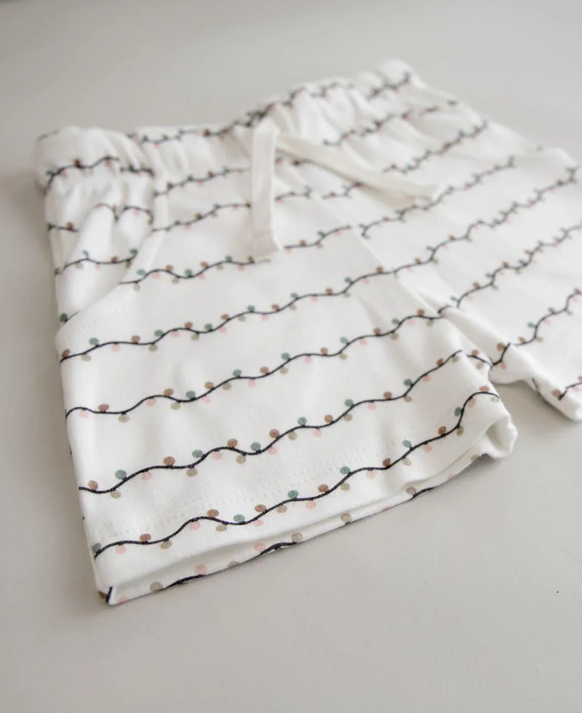 Bermuda Cargo Infantil Unissex | Lights - MiniMalista Baby - 0, Ano Novo, b2b, Calor, Christmas, com-desconto-mm10, Kids, Menino, natal, Neutro, new, Reveillon, tab-tam-shorts-cargo, Unissex, Verão, Xmas -bebê-minimalista-estiloso