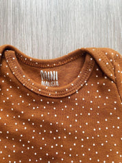 Body de Bebê Manga Curta Unissex | Bolinhas Outono - MiniMalista Baby - 0.4, b2b, Baby, black-friday, com-desconto-mm10, Meia Estação, Menina, tab-tam-body-curto -bebê-minimalista-estiloso