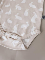 Body de Bebê Manga Curta Unissex | Bunny - MiniMalista Baby - 0.25, b2b, Baby, black-friday, com-desconto-mm10, Meia Estação, Menina, tab-tam-body-curto -bebê-minimalista-estiloso