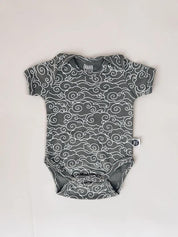 Body de Bebê Manga Curta Unissex | Dreamy - MiniMalista Baby - 0.45, b2b, Baby, black-friday, Meia Estação, Menino, Neutro, outlet, SALE-FINAL, tab-tam-body-curto, Unissex, Winter Sale 40% -bebê-minimalista-estiloso