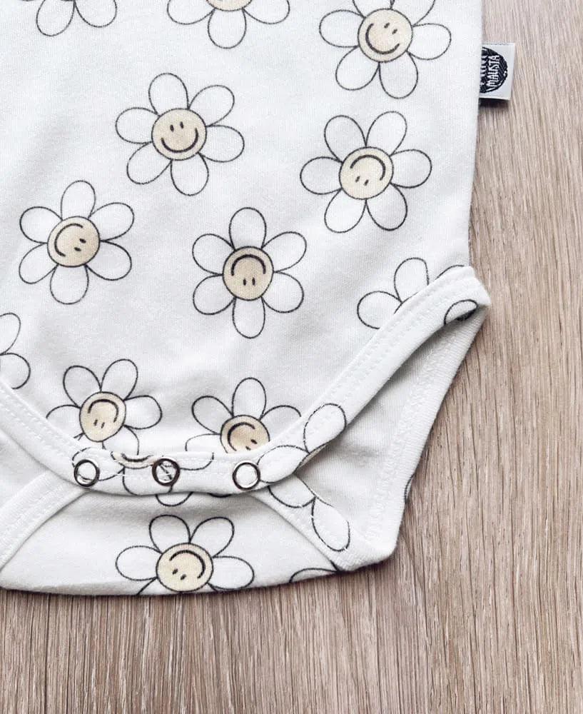 Body de Bebê Manga Curta Unissex | Flower Power - MiniMalista Baby - 0.3, Ano Novo, b2b, Baby, black-friday, com-desconto-mm10, Meia Estação, Menina, Reveillon, tab-tam-body-curto -bebê-minimalista-estiloso