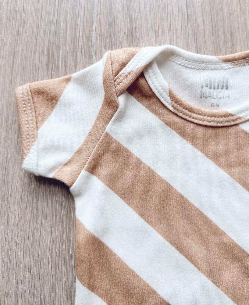 Body de Bebê Manga Curta Unissex | Listras Diagonais Bege - MiniMalista Baby - 0.2, b2b, Baby, black-friday, com-desconto-mm10, Meia Estação, Menino, Neutro, new, tab-tam-body-curto, Unissex -bebê-minimalista-estiloso