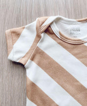 Body de Bebê Manga Curta Unissex | Listras Diagonais Bege - MiniMalista Baby - 0.2, b2b, Baby, black-friday, com-desconto-mm10, Meia Estação, Menino, Neutro, new, tab-tam-body-curto, Unissex -bebê-minimalista-estiloso