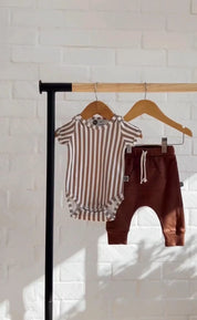 Body de Bebê Manga Curta Unissex | Listras Retrô Avelã - MiniMalista Baby - 0.45, b2b, Baby, black-friday, Meia Estação, Menino, minime, Neutro, outlet, SALE-FINAL, tab-tam-body-curto, Unissex -bebê-minimalista-estiloso