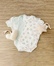 Body de Bebê Manga Curta Unissex | Lucky - MiniMalista Baby - 0.3, b2b, Baby, black-friday, com-desconto-mm10, Meia Estação, Menino, new, tab-tam-body-curto -bebê-minimalista-estiloso