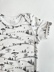 Body de Bebê Manga Curta Unissex | Village - MiniMalista Baby - 0, b2b, Baby, Christmas, com-desconto-mm10, Meia Estação, Menina, Menino, natal, Neutro, tab-tam-body-curto, Unissex, Xmas -bebê-minimalista-estiloso