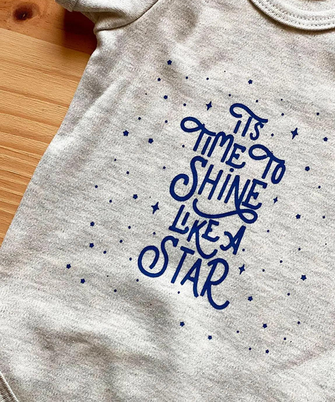 Body de Bebê Manga Curta Unissex Time to Shine - MiniMalista Baby - 0.2, b2b, Baby, black-friday, Meia Estação, Menina, Menino, Neutro, outlet, tab-tam-body-curto, Unissex -bebê-minimalista-estiloso