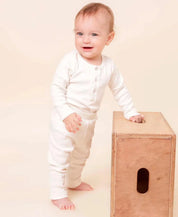 Body de Bebê Manga Longa Unissex Canelado Botões MiniMalista | Liso Branco Off - MiniMalista Baby - 0.25, 0.3, Ano Novo, anonovo, b2b, Baby, Best, black-friday, com-desconto-mm10, Frio, Menina, Neutro, new, Reveillon, tab-tam-body-botão-frontal, tab-tam-body-canelado, Unissex -bebê-minimalista-estiloso