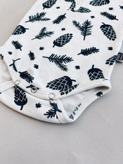 Body de Bebê Regata Unissex Botões | Pine Cones - MiniMalista Baby - 0, b2b, Baby, Calor, Christmas, com-desconto-mm10, Menino, natal, SALE-FINAL, tab-tam-body-regata, Verão, Xmas -bebê-minimalista-estiloso