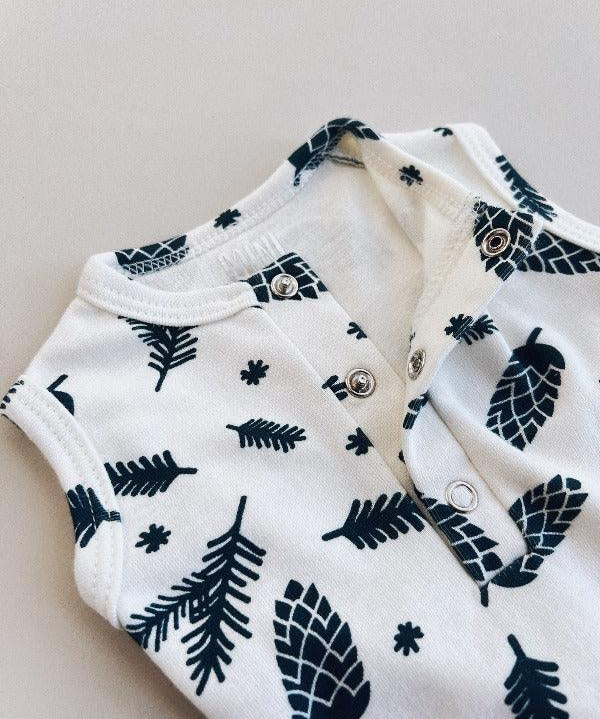 Body de Bebê Regata Unissex Botões | Pine Cones - MiniMalista Baby - 0, b2b, Baby, Calor, Christmas, com-desconto-mm10, Menino, natal, SALE-FINAL, tab-tam-body-regata, Verão, Xmas -bebê-minimalista-estiloso