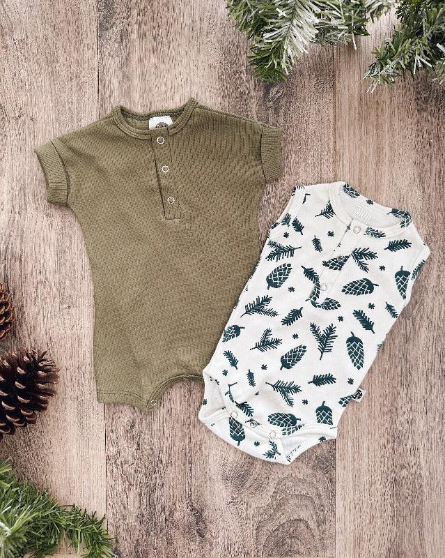 Body de Bebê Regata Unissex Botões | Pine Cones - MiniMalista Baby - 0, b2b, Baby, Calor, Christmas, com-desconto-mm10, Menino, natal, SALE-FINAL, tab-tam-body-regata, Verão, Xmas -bebê-minimalista-estiloso