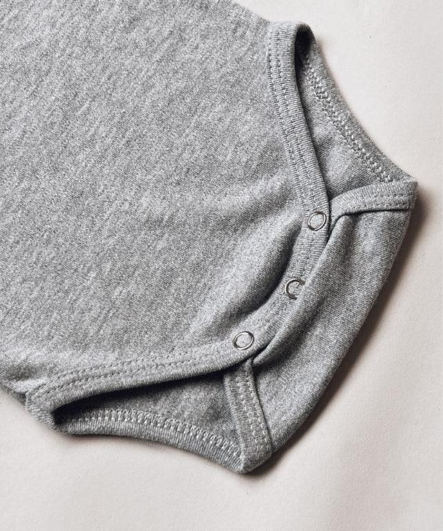 body-manga-longa-bebe-liso-cinza-mescla-medio-minimalista-menino-algodao-3_75a3d393-b8f6-4045-a9d6-9567035f6719.jpg