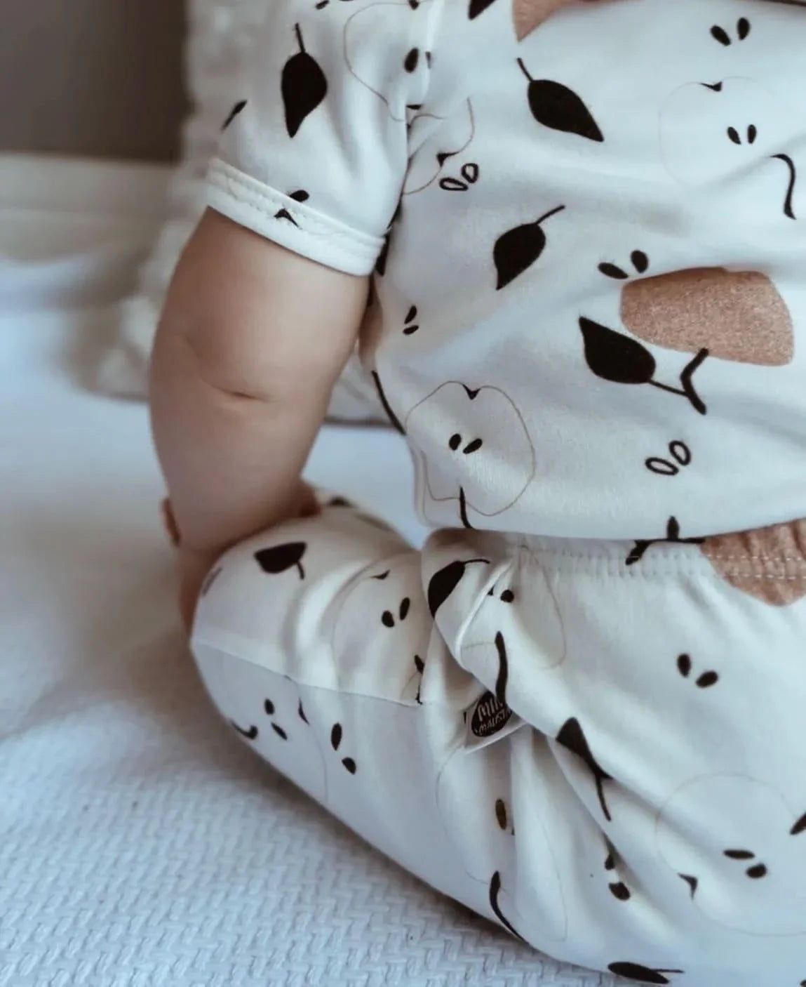 Calça de Bebê Harém Unissex | Apples - MiniMalista Baby - 0.2, b2b, Baby, black-friday, com-desconto-mm10, Meia Estação, Menino, Neutro, new, tab-tam-calça-harem-bebe, Unissex -bebê-minimalista-estiloso