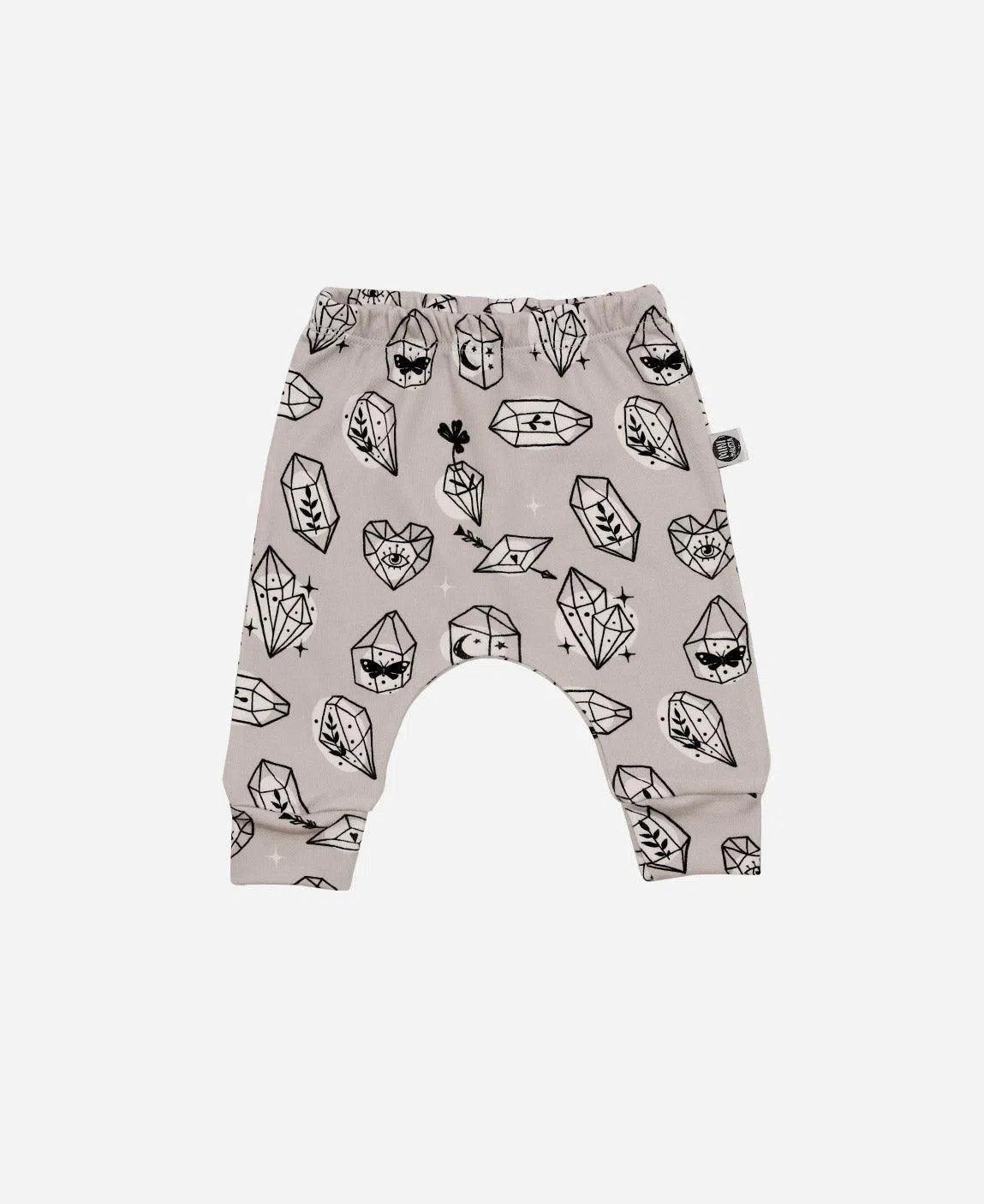 Calça de Bebê Harém Unissex | Crystal - MiniMalista Baby - 0, 0.4, 0.45, b2b, Baby, black-friday, Meia Estação, Menina, Neutro, outlet, SALE-FINAL, tab-tam-calça-harem-bebe, Unissex, Winter Sale 40% -bebê-minimalista-estiloso