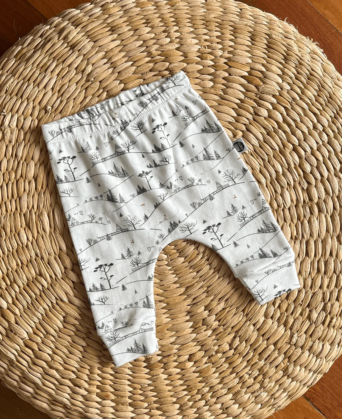 Calça de Bebê Harém Unissex | Village - MiniMalista Baby - 0, b2b, Baby, Christmas, com-desconto-mm10, Meia Estação, Menina, Menino, natal, Neutro, tab-tam-calça-harem-bebe, Unissex, Xmas -bebê-minimalista-estiloso
