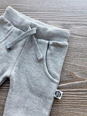 Calça Moletom Unissex Peluciado MiniMalista | Liso Mescla Médio - MiniMalista Baby - 0.45, b2b, Baby, black-friday, com-desconto-mm10, Frio, Menino, SALE-FINAL, tab-tam-calca-moletom, tab-tam-calça-molet-bebe, tam-tam-calça-bolsao-bebe, Winter Sale 30% -bebê-minimalista-estiloso