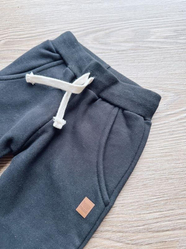 Calça Moletom Unissex Peluciado MiniMalista | Liso Preto - MiniMalista Baby - 0.3, b2b, Baby, Best, black-friday, com-desconto-mm10, Frio, Kids, Menino, Neutro, tab-tam-calca-moletom, tab-tam-calça-molet-bebe, tam-tam-calça-bolsao-bebe, Unissex, Winter Sale 20% -bebê-minimalista-estiloso