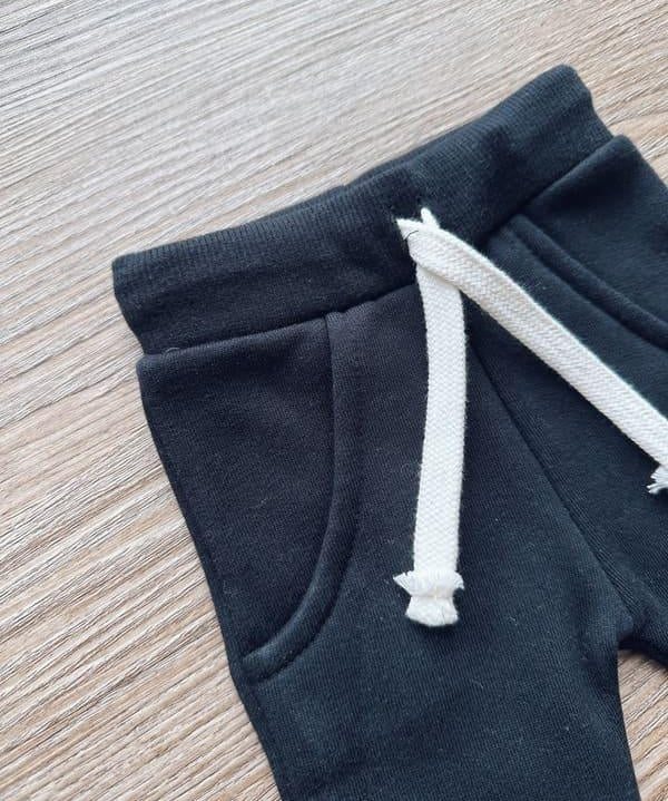 Calça Moletom Unissex Peluciado MiniMalista | Liso Preto - MiniMalista Baby - 0.3, b2b, Baby, Best, black-friday, com-desconto-mm10, Frio, Kids, Menino, Neutro, tab-tam-calca-moletom, tab-tam-calça-molet-bebe, tam-tam-calça-bolsao-bebe, Unissex, Winter Sale 20% -bebê-minimalista-estiloso