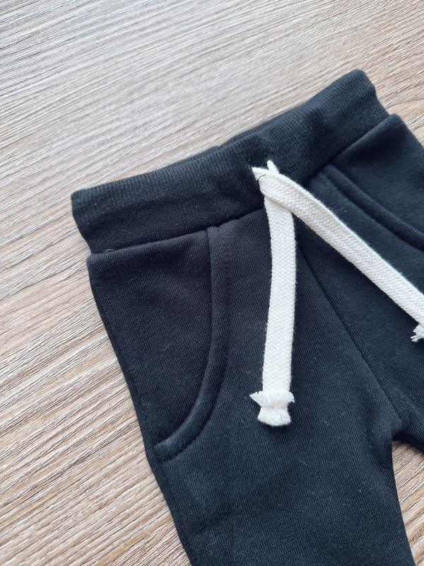 Calça Moletom Unissex Peluciado MiniMalista | Liso Preto - MiniMalista Baby - 0.3, b2b, Baby, Best, black-friday, com-desconto-mm10, Frio, Kids, Menino, Neutro, tab-tam-calca-moletom, tab-tam-calça-molet-bebe, tam-tam-calça-bolsao-bebe, Unissex, Winter Sale 20% -bebê-minimalista-estiloso
