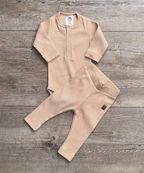 Calça Unissex Slim Canelado MiniMalista | Liso Cinnamon - MiniMalista Baby - 0.3, b2b, Baby, black-friday, com-desconto-mm10, Frio, Kids, Menina, Menino, Neutro, tab-tam-calça-slim, Unissex -bebê-minimalista-estiloso